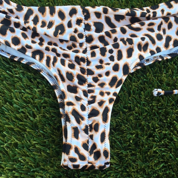 PINK  bikini set flounce top w/ cheeky bottom Excellent Condition - Picture 15 of 16